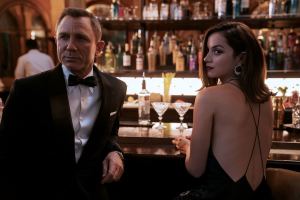 007 tel qu'en lui-même avec Paloma (Ana de Armas). DR