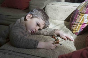 Simon (Gabriel Pavie) entre deux familles. Photos Cédric Sartore