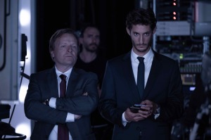 Le lobbyiste (Pierre Niney) et son partenaire (Laurent Stocker). Photo Christine Tamalet