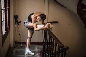 "En corps": Elise Gautier (Marion Barbeau), une danseuse classique blessée...