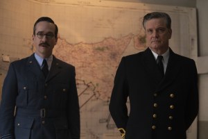 "La ruse": Le lieutenant Cholmondeley (Matthew Macfayden) et le commander Montagu (Colin Firth). DR