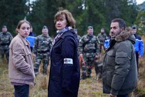 "Le torrent": Lison (Capucine Valmary), le capitaine Da Silva (Anne Le Ny) et Alexandre. DR