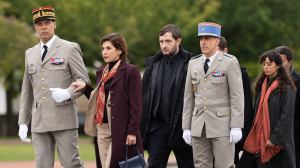 Le général Caillard (Vincent Lafitte) avec Nadia (Lubna Azabal) et Ismäel à Saint-Cyr. DR