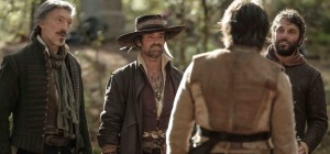 Athos (Vincent Cassel), Aramis (Romain Duris) et Porthos (Pio Marmaï). Photo Julien Panié