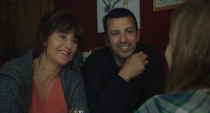 Valérie (Romane Bohringer)  et Samy (Samir Guesmi), les parents de la famille d'accueil. DR