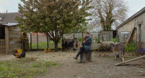 Rosemay dans sa famille d'accueil. DR