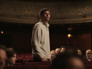 "Yannick": Yannick (Raphaël Quenard) interrompt le spectacle. 'Chi-Fou-Mi Productions)