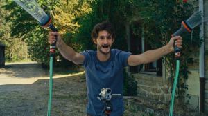 "Le livre...": Marc (Pierre Niney) en pleine création. DR