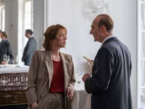 Le président (Michel Vuillermoz) et Claude, sa fille et conseillère (Sara Giraudeau).