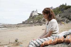 Madeleine (Anaïs Demoustier) sur la plage... DR