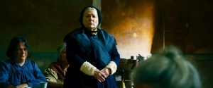 "Captives": Bobotte (Josiane Balasko), surveillante générale de l'asile. DR