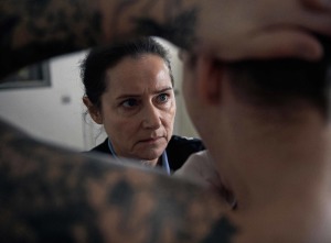 "Sons": Eva (Sidse Babett Knudsen), une surveillante bouleversée.