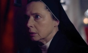 Soeur Agnès (Isabella Rossellini), une religieuse qui sait des choses. DR 