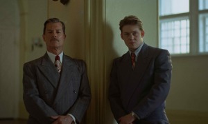 Van Buren père et fils: Guy Pearce et, à droite, Joe Alwyn. DR