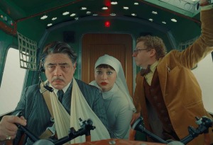 "The Phoenician...": Zsa-Zsa Korda (Benecio del Toro), Liesl (Mia Threapleton) et Bjorn (Michael Cera). DR