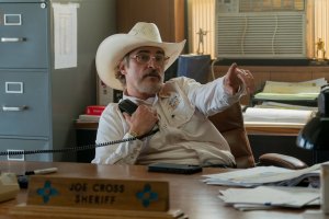 Joaquin Phoenix incarne le shériff Joe Cross embarqué dans une aventure chaotique. DR