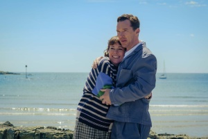 "La guerre...": Yvy (Olivia Colman) et Théo (Benedict Cumberbatch) aux temps heureux. DR