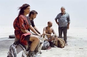 Luis et ses amis de rencontre, Stef (Stefania Gadda), Josh (Joshua Liam Henderson) et Bigui (Richard Bellamy). DR