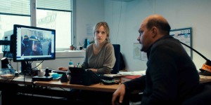 Le commandant Stéphanie Bertrand (Léa Drucker) en pleine enquête.