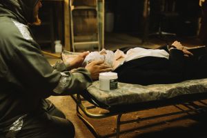 De la crème pour atténuer les pouvoirs de l'extra-terrestre... Photos Atsushi Nishijima