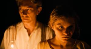 Quand André (Swann Arlaud) appelle Céleste (Galatéa Bellugi) dans son lit. DR