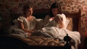 Victoire et Céleste avec leur bébé. Photo Lise Nieszawer