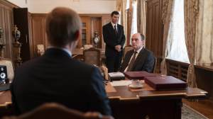 L'oligarque Boris Berezovsky (Will Keen) reçu au Kremlin.