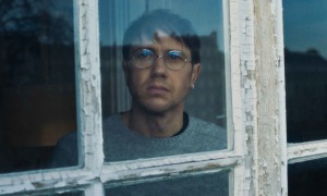 Paul Marquet (Bastien Bouillon), un homme qui s'interroge.