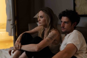 "Coutures": Maxine (Angelina Jolie) et Anton (Louis Garrel). DR