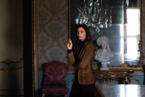 Dorotea (Anna Ferzetti) dans les allées du Quirinal. Photos Andrea Pirrello