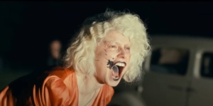 Une fiancée (Jessie Buckley) en colère. DR