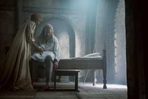 "On l'appelait...": Soeur Brigid (Jodie Tomer) soigne Robin. DR