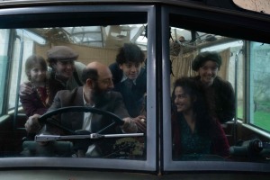 "Les héros...": Babi (Kad Merad) et Lucie (Marie Gillain) dans le bus.