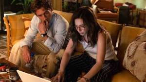 "The Social...": Jeff Horvitz (Jeremy Allen White) et Frances Haugen (Mikey Madison). DR